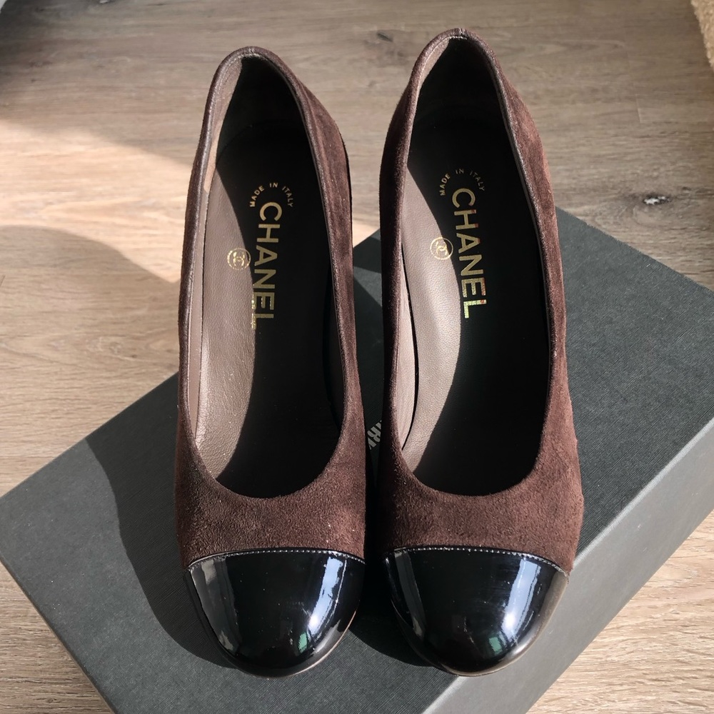 Chanel Suede Cap Toe heels (size 37.5)